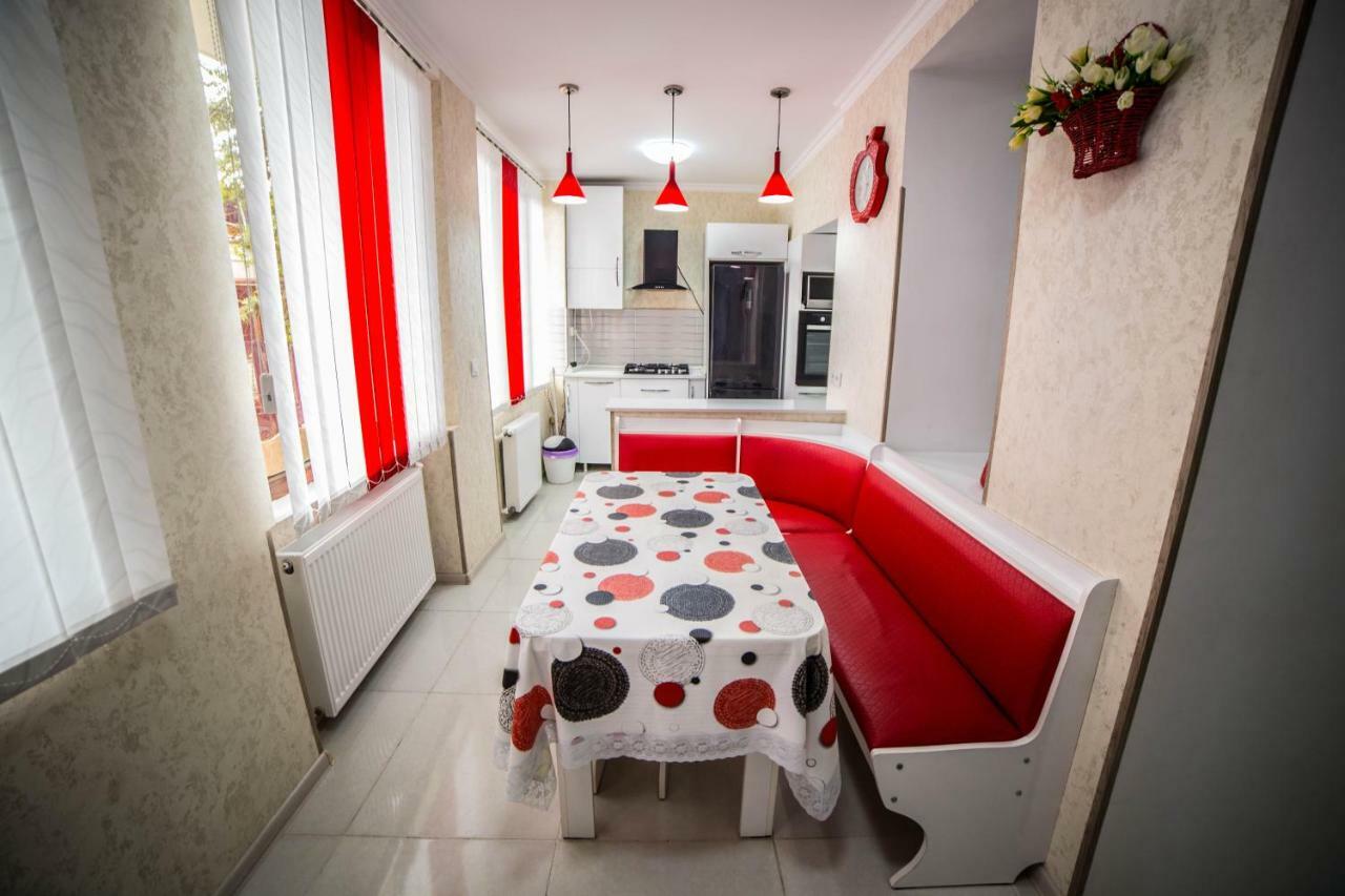 קוטאיסי Guest House Theodora מראה חיצוני תמונה