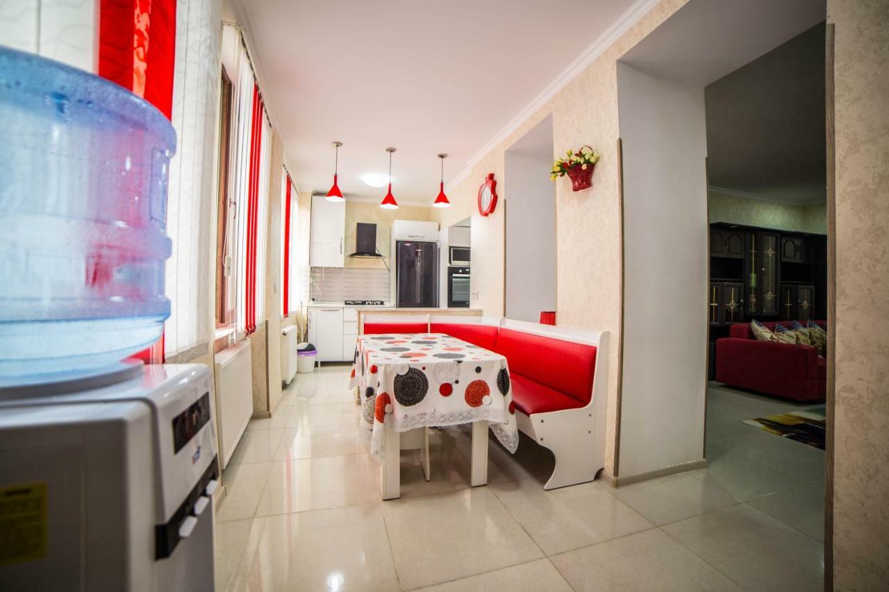 קוטאיסי Guest House Theodora מראה חיצוני תמונה